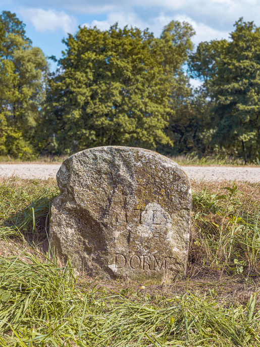 borne © Thierry Kuntz / Région Bourgogne-Franche-Comté, Inventaire du patrimoine - 2021 borne © Thierry Kuntz / Région Bourgogne-Franche-Comté, Inventaire du patrimoine - 2021