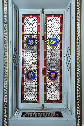 château fenêtre vantail © Pierre-Marie Barbe-Richaud / Région Bourgogne-Franche-Comté, Inventaire du patrimoine - 2022  château fenêtre vantail © Pierre-Marie Barbe-Richaud / Région Bourgogne-Franche-Comté, Inventaire du patrimoine - 2022