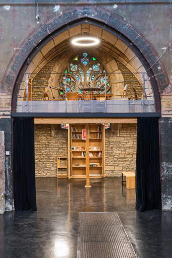 église paroissiale théâtre © Pierre-Marie Barbe-Richaud / Région Bourgogne-Franche-Comté, Inventaire du patrimoine - 2022  église paroissiale théâtre © Pierre-Marie Barbe-Richaud / Région Bourgogne-Franche-Comté, Inventaire du patrimoine - 2022