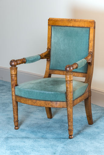 théâtre fauteuil © Pierre-Marie Barbe-Richaud / Région Bourgogne-Franche-Comté, Inventaire du patrimoine - 2022  théâtre fauteuil © Pierre-Marie Barbe-Richaud / Région Bourgogne-Franche-Comté, Inventaire du patrimoine - 2022