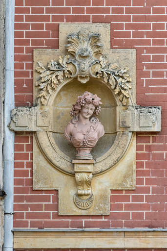 buste © Pierre-Marie Barbe-Richaud / Région Bourgogne-Franche-Comté, Inventaire du patrimoine - 2022  buste © Pierre-Marie Barbe-Richaud / Région Bourgogne-Franche-Comté, Inventaire du patrimoine - 2022
