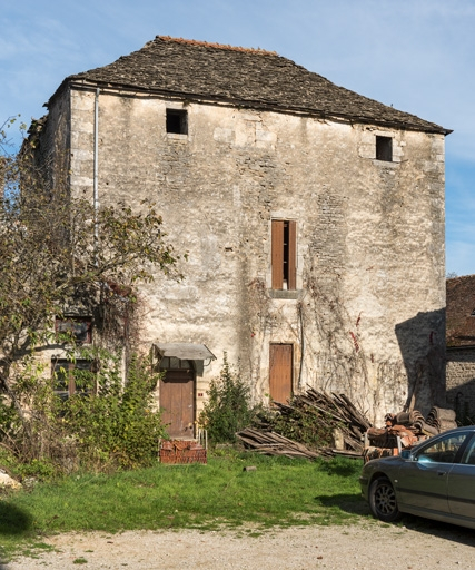 maison forte © Pierre-Marie Barbe-Richaud / Région Bourgogne-Franche-Comté, Inventaire du patrimoine - 2022  maison forte © Pierre-Marie Barbe-Richaud / Région Bourgogne-Franche-Comté, Inventaire du patrimoine - 2022