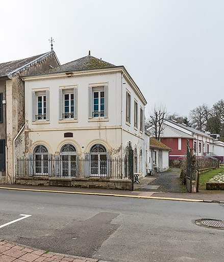 demeure villa © Pierre-Marie Barbe-Richaud / Région Bourgogne-Franche-Comté, Inventaire du patrimoine - 2022  demeure villa © Pierre-Marie Barbe-Richaud / Région Bourgogne-Franche-Comté, Inventaire du patrimoine - 2022