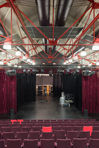 salle des fêtes salle de spectacle © Pierre-Marie Barbe-Richaud / Région Bourgogne-Franche-Comté, Inventaire du patrimoine - 2022  salle des fêtes salle de spectacle © Pierre-Marie Barbe-Richaud / Région Bourgogne-Franche-Comté, Inventaire du patrimoine - 2022