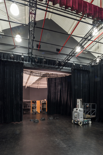 salle des fêtes salle de spectacle © Pierre-Marie Barbe-Richaud / Région Bourgogne-Franche-Comté, Inventaire du patrimoine - 2022  salle des fêtes salle de spectacle © Pierre-Marie Barbe-Richaud / Région Bourgogne-Franche-Comté, Inventaire du patrimoine - 2022