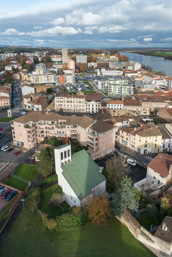temple couvrement clocher immeuble à logements ville © Pierre-Marie Barbe-Richaud / Région Bourgogne-Franche-Comté, Inventaire du patrimoine - 2022  temple couvrement clocher immeuble à logements ville © Pierre-Marie Barbe-Richaud / Région Bourgogne-Franche-Comté, Inventaire du patrimoine - 2022
