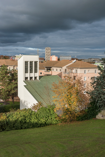 temple clocher immeuble à logements © Pierre-Marie Barbe-Richaud / Région Bourgogne-Franche-Comté, Inventaire du patrimoine - 2022  temple clocher immeuble à logements © Pierre-Marie Barbe-Richaud / Région Bourgogne-Franche-Comté, Inventaire du patrimoine - 2022