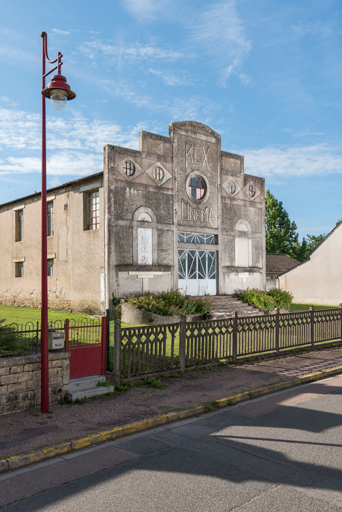 salle paroissiale cinéma © Pierre-Marie Barbe-Richaud / Région Bourgogne-Franche-Comté, Inventaire du patrimoine - 2023  salle paroissiale cinéma © Pierre-Marie Barbe-Richaud / Région Bourgogne-Franche-Comté, Inventaire du patrimoine - 2023