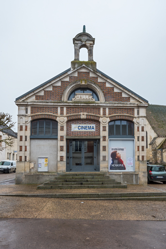 halle cinéma © Pierre-Marie Barbe-Richaud / Région Bourgogne-Franche-Comté, Inventaire du patrimoine - 2023  halle cinéma © Pierre-Marie Barbe-Richaud / Région Bourgogne-Franche-Comté, Inventaire du patrimoine - 2023