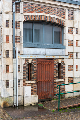 halle cinéma © Pierre-Marie Barbe-Richaud / Région Bourgogne-Franche-Comté, Inventaire du patrimoine - 2023  halle cinéma © Pierre-Marie Barbe-Richaud / Région Bourgogne-Franche-Comté, Inventaire du patrimoine - 2023
