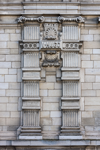 décor d'architecture relief © Pierre-Marie Barbe-Richaud / Région Bourgogne-Franche-Comté, Inventaire du patrimoine - 2023  décor d'architecture relief © Pierre-Marie Barbe-Richaud / Région Bourgogne-Franche-Comté, Inventaire du patrimoine - 2023