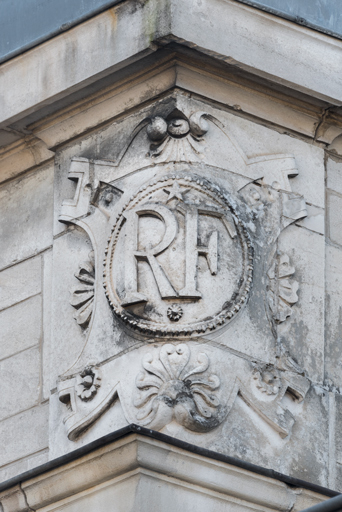 décor d'architecture relief © Pierre-Marie Barbe-Richaud / Région Bourgogne-Franche-Comté, Inventaire du patrimoine - 2023  décor d'architecture relief © Pierre-Marie Barbe-Richaud / Région Bourgogne-Franche-Comté, Inventaire du patrimoine - 2023