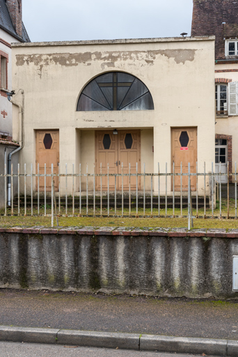 salle des fêtes bains douches cinéma © Pierre-Marie Barbe-Richaud / Région Bourgogne-Franche-Comté, Inventaire du patrimoine - 2023  salle des fêtes bains douches cinéma © Pierre-Marie Barbe-Richaud / Région Bourgogne-Franche-Comté, Inventaire du patrimoine - 2023