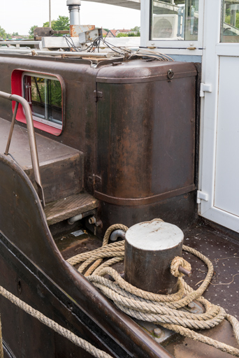 péniche salle de spectacle © Pierre-Marie Barbe-Richaud / Région Bourgogne-Franche-Comté, Inventaire du patrimoine - 2023  péniche salle de spectacle © Pierre-Marie Barbe-Richaud / Région Bourgogne-Franche-Comté, Inventaire du patrimoine - 2023