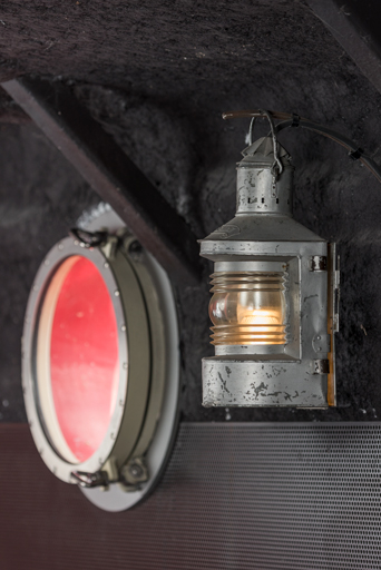 péniche salle de spectacle © Pierre-Marie Barbe-Richaud / Région Bourgogne-Franche-Comté, Inventaire du patrimoine - 2023  péniche salle de spectacle © Pierre-Marie Barbe-Richaud / Région Bourgogne-Franche-Comté, Inventaire du patrimoine - 2023