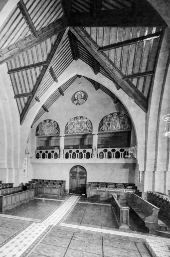 baie verrière chapelle © Pierre-Marie Barbe-Richaud / Région Bourgogne-Franche-Comté, Inventaire du patrimoine - 2023  baie verrière chapelle © Pierre-Marie Barbe-Richaud / Région Bourgogne-Franche-Comté, Inventaire du patrimoine - 2023
