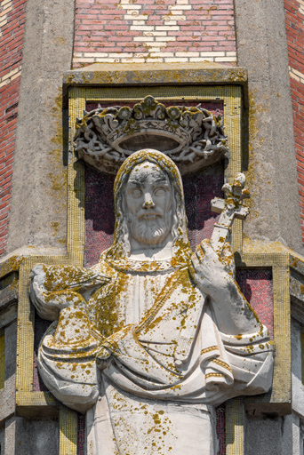 église clocher sculpture bas-relief © Pierre-Marie Barbe-Richaud / Région Bourgogne-Franche-Comté, Inventaire du patrimoine - 2023  église clocher sculpture bas-relief © Pierre-Marie Barbe-Richaud / Région Bourgogne-Franche-Comté, Inventaire du patrimoine - 2023
