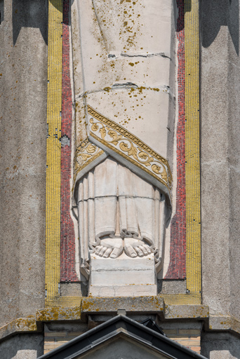 église clocher sculpture bas-relief © Pierre-Marie Barbe-Richaud / Région Bourgogne-Franche-Comté, Inventaire du patrimoine - 2023  église clocher sculpture bas-relief © Pierre-Marie Barbe-Richaud / Région Bourgogne-Franche-Comté, Inventaire du patrimoine - 2023