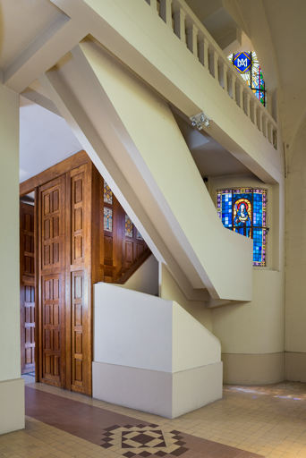 église escalier garde-corps baie verrière tribune © Pierre-Marie Barbe-Richaud / Région Bourgogne-Franche-Comté, Inventaire du patrimoine - 2023  église escalier garde-corps baie verrière tribune © Pierre-Marie Barbe-Richaud / Région Bourgogne-Franche-Comté, Inventaire du patrimoine - 2023