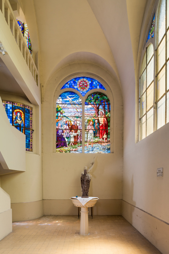 église escalier garde-corps baie verrière tribune chapelle fonts baptismaux © Pierre-Marie Barbe-Richaud / Région Bourgogne-Franche-Comté, Inventaire du patrimoine - 2023  église escalier garde-corps baie verrière tribune chapelle fonts baptismaux © Pierre-Marie Barbe-Richaud / Région Bourgogne-Franche-Comté, Inventaire du patrimoine - 2023