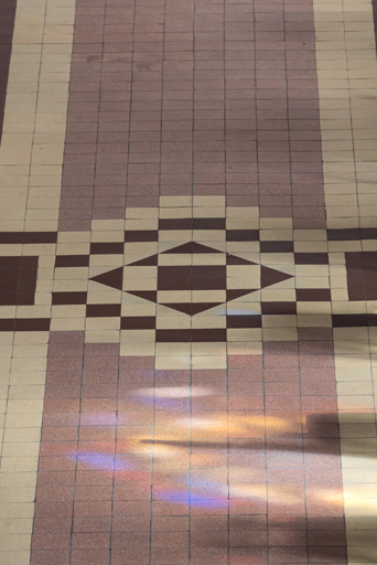 nef carrelage de sol © Pierre-Marie Barbe-Richaud / Région Bourgogne-Franche-Comté, Inventaire du patrimoine - 2023  nef carrelage de sol © Pierre-Marie Barbe-Richaud / Région Bourgogne-Franche-Comté, Inventaire du patrimoine - 2023