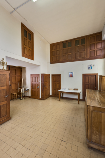 sacristie verrière armoire de sacristie © Pierre-Marie Barbe-Richaud / Région Bourgogne-Franche-Comté, Inventaire du patrimoine - 2023  sacristie verrière armoire de sacristie © Pierre-Marie Barbe-Richaud / Région Bourgogne-Franche-Comté, Inventaire du patrimoine - 2023