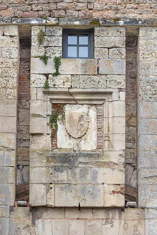  fortification d'agglomération château fort © Thierry Kuntz / Région Bourgogne-Franche-Comté, Inventaire du patrimoine - 2024