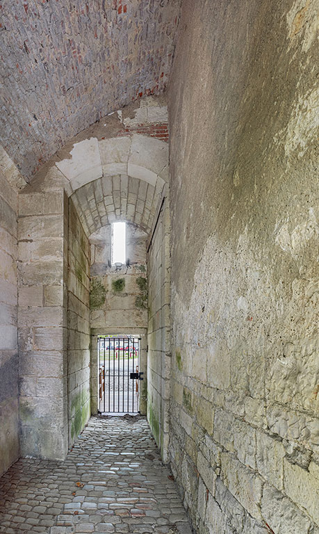  fortification d'agglomération passage d'entrée château fort © Thierry Kuntz / Région Bourgogne-Franche-Comté, Inventaire du patrimoine - 2024