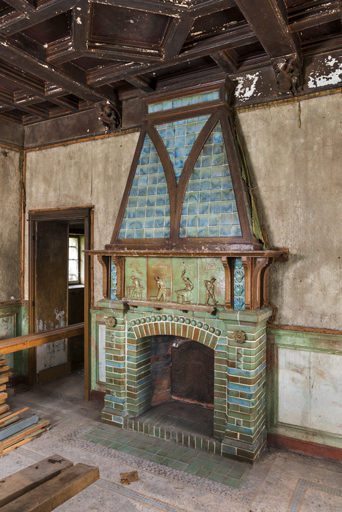 manteau de cheminée © Pierre-Marie Barbe-Richaud / Région Bourgogne-Franche-Comté, Inventaire du patrimoine - 2024  manteau de cheminée © Pierre-Marie Barbe-Richaud / Région Bourgogne-Franche-Comté, Inventaire du patrimoine - 2024