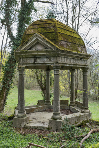 fabrique de jardin © Pierre-Marie Barbe-Richaud / Région Bourgogne-Franche-Comté, Inventaire du patrimoine - 2024  fabrique de jardin © Pierre-Marie Barbe-Richaud / Région Bourgogne-Franche-Comté, Inventaire du patrimoine - 2024