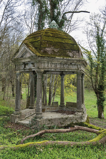 fabrique de jardin © Pierre-Marie Barbe-Richaud / Région Bourgogne-Franche-Comté, Inventaire du patrimoine - 2024  fabrique de jardin © Pierre-Marie Barbe-Richaud / Région Bourgogne-Franche-Comté, Inventaire du patrimoine - 2024