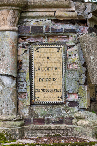  fabrique de jardin croix monumentale © Pierre-Marie Barbe-Richaud / Région Bourgogne-Franche-Comté, Inventaire du patrimoine - 2024