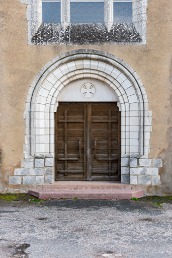 église porte baie © Pierre-Marie Barbe-Richaud / Région Bourgogne-Franche-Comté, Inventaire du patrimoine - 2024  église porte baie © Pierre-Marie Barbe-Richaud / Région Bourgogne-Franche-Comté, Inventaire du patrimoine - 2024