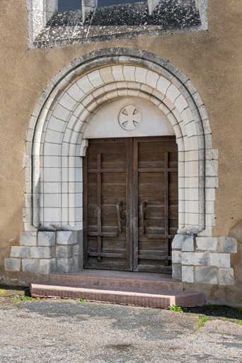 église porte baie © Pierre-Marie Barbe-Richaud / Région Bourgogne-Franche-Comté, Inventaire du patrimoine - 2024  église porte baie © Pierre-Marie Barbe-Richaud / Région Bourgogne-Franche-Comté, Inventaire du patrimoine - 2024