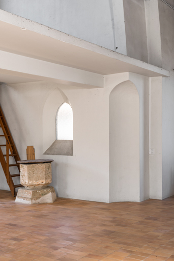 église baie fonts baptismaux © Pierre-Marie Barbe-Richaud / Région Bourgogne-Franche-Comté, Inventaire du patrimoine - 2024  église baie fonts baptismaux © Pierre-Marie Barbe-Richaud / Région Bourgogne-Franche-Comté, Inventaire du patrimoine - 2024