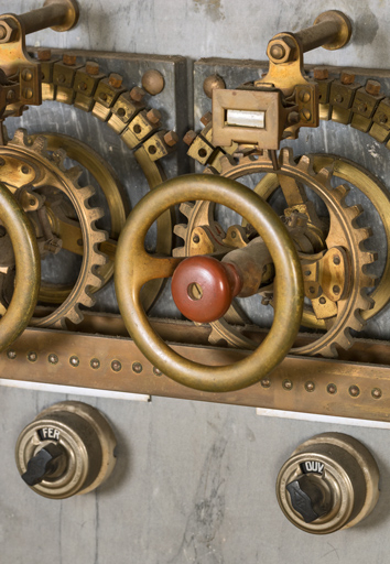  théâtre tableau de commande © Pierre-Marie Barbe-Richaud / Région Bourgogne-Franche-Comté, Inventaire du patrimoine - 2025