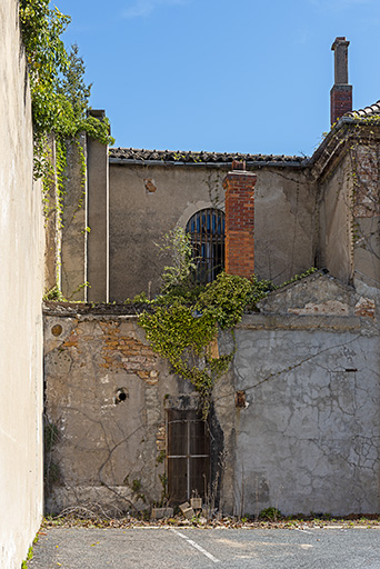 prison cour chapelle © Aline Thomas / Région Bourgogne-Franche-Comté, Inventaire du patrimoine - 2025  prison cour chapelle © Aline Thomas / Région Bourgogne-Franche-Comté, Inventaire du patrimoine - 2025