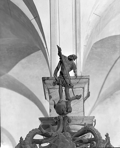 Détail du motif de couronnement. © Yves Sancey / Région Bourgogne-Franche-Comté, Inventaire du patrimoine - 1973