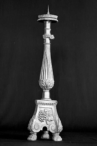 Vue de la face avec raisins. © Yves Sancey / Région Bourgogne-Franche-Comté, Inventaire du patrimoine - 1973