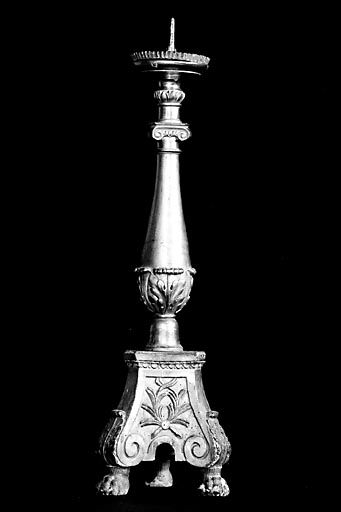 Vue de la face avec branche de feuillage. © Yves Sancey / Région Bourgogne-Franche-Comté, Inventaire du patrimoine - 1973