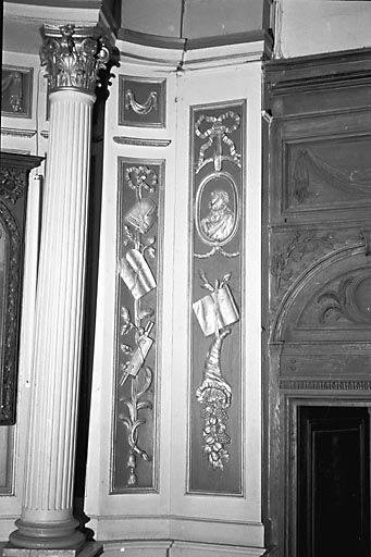 Détail de l'aile droite : les deux parcloses droites. © Yves Sancey / Région Bourgogne-Franche-Comté, Inventaire du patrimoine - 1973