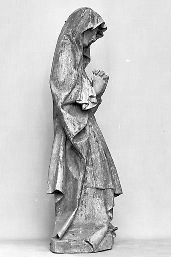 La Vierge, vue du profil droit. © Yves Sancey / Région Bourgogne-Franche-Comté, Inventaire du patrimoine - 1974