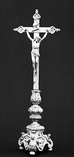 Vue générale de la croix d'autel. © Yves Sancey / Région Bourgogne-Franche-Comté, Inventaire du patrimoine - 1974