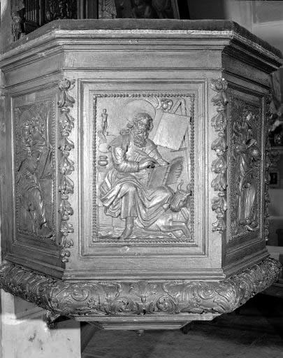 Détail de la cuve : panneau représentant saint Luc. © Yves Sancey / Région Bourgogne-Franche-Comté, Inventaire du patrimoine - 1974