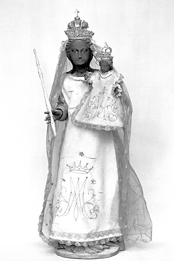 Vue de face avec ses vêtements de tissu. © Yves Sancey / Région Bourgogne-Franche-Comté, Inventaire du patrimoine - 1974