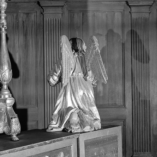 Ange de droite, vue de dos. © Yves Sancey / Région Bourgogne-Franche-Comté, Inventaire du patrimoine - 1974