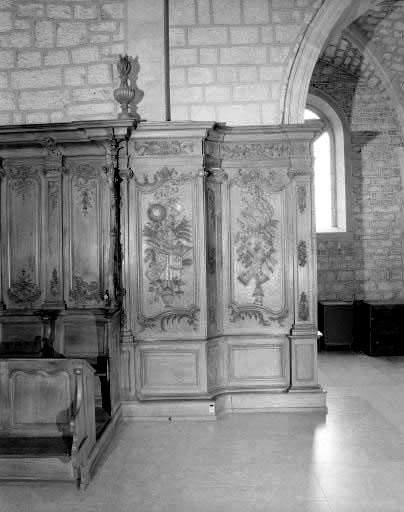 Détail : panneaux avec chutes d'objets liturgiques. © Yves Sancey / Région Bourgogne-Franche-Comté, Inventaire du patrimoine - 1974