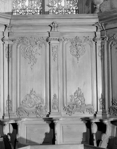 Détail : dorsaux des stalles du pan coupé du choeur. © Yves Sancey / Région Bourgogne-Franche-Comté, Inventaire du patrimoine - 1974