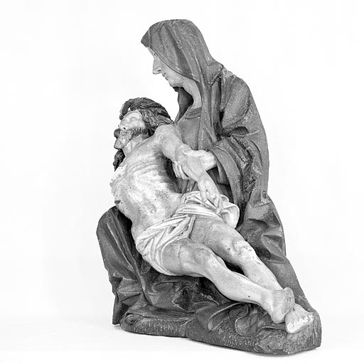 Vierge de Pitié en bois : vue de trois quarts gauche. © Yves Sancey / Région Bourgogne-Franche-Comté, Inventaire du patrimoine - 1974