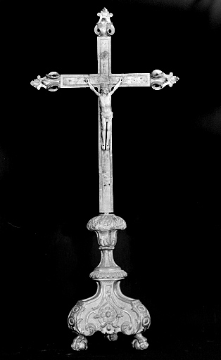 Croix d'autel, vue de face. © Yves Sancey / Région Bourgogne-Franche-Comté, Inventaire du patrimoine - 1974